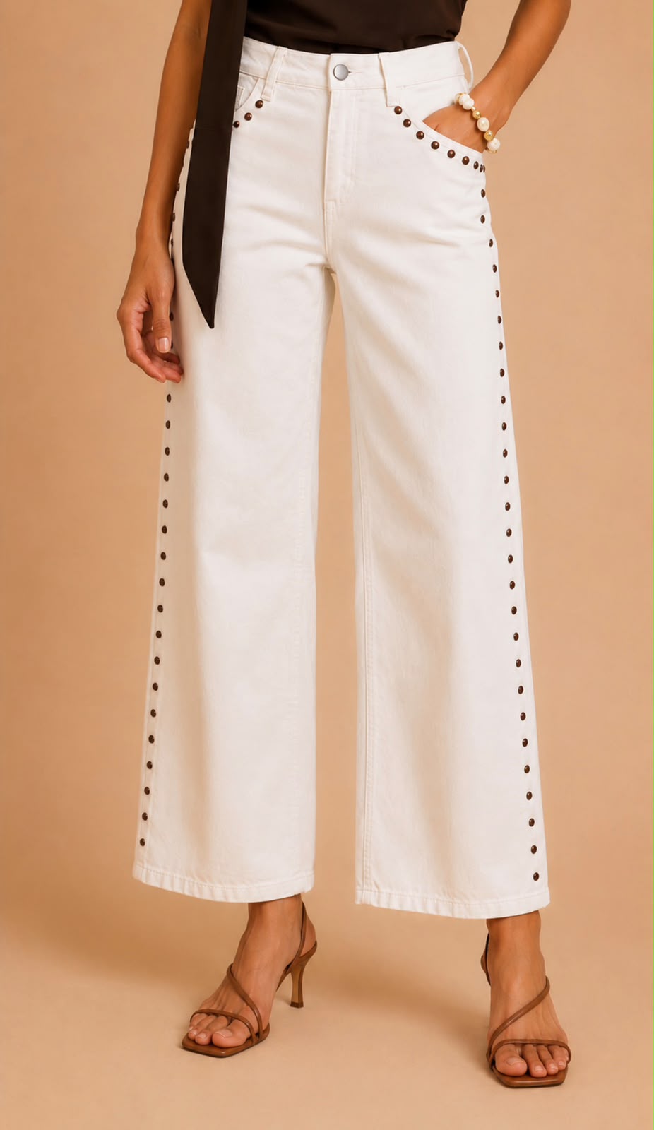 Pantalón Vaquero con studs en bronce