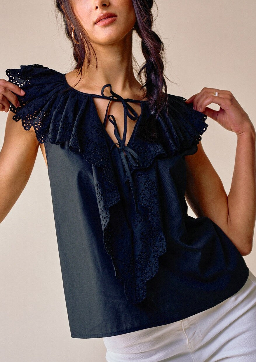 Blusa Laser-Cut V Neck