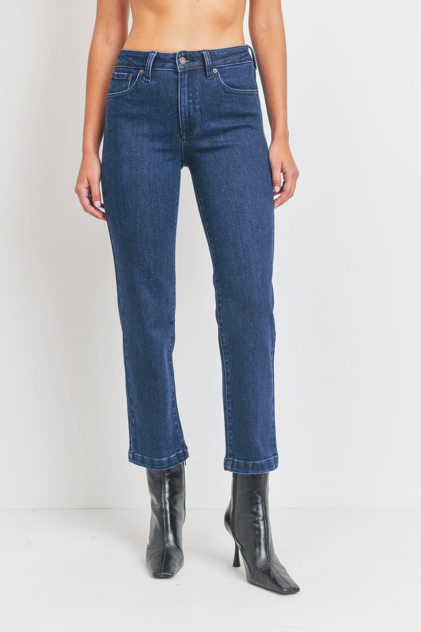 Relaxed Classic Straight Jeans